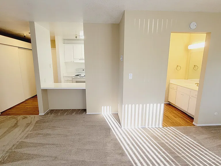 120 E Remington Dr — Photo 20
