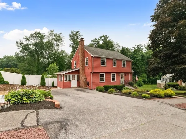 8 Indian Ln, Wakefield, MA 01880