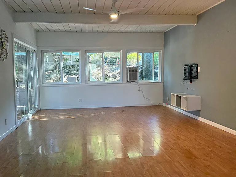 2180 Geary Rd #1 — Photo 18