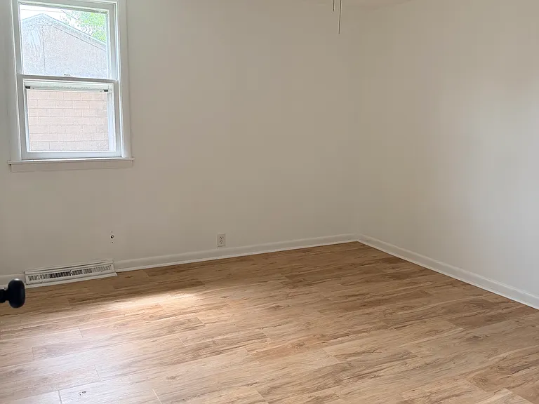 277 N La Salle Ave — Photo 9