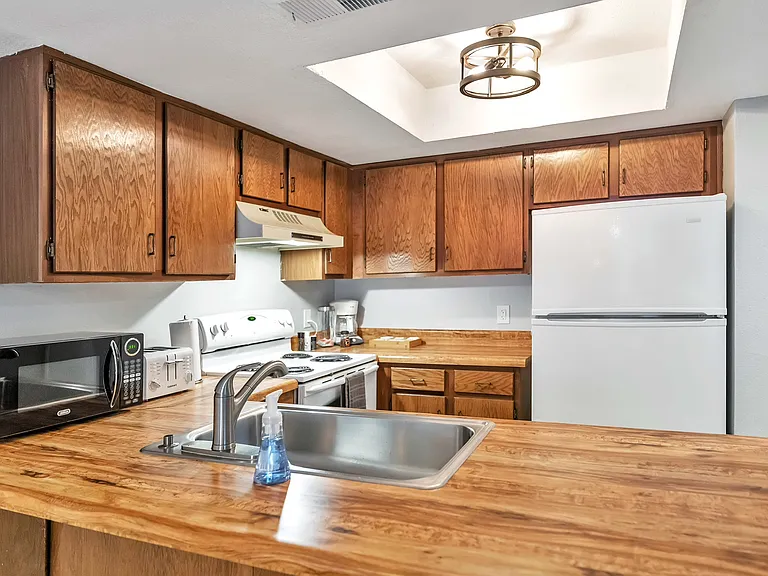 122 S Hardy Dr #18 — Photo 6