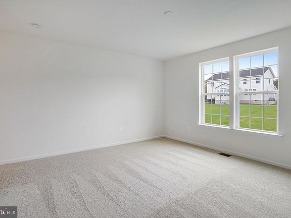 5th image of 125 Marble Oak Dr