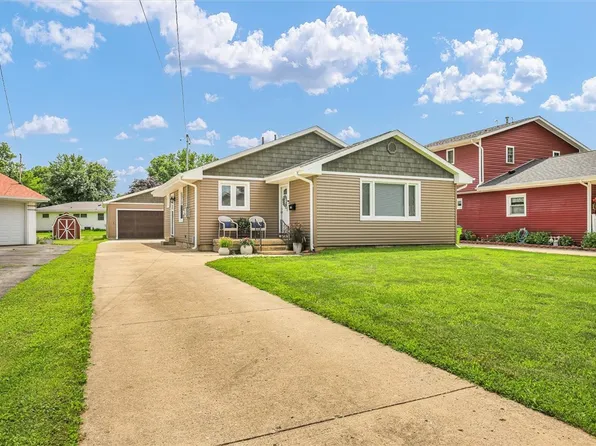 615 E Newkirk St, Tuscola, IL 61953