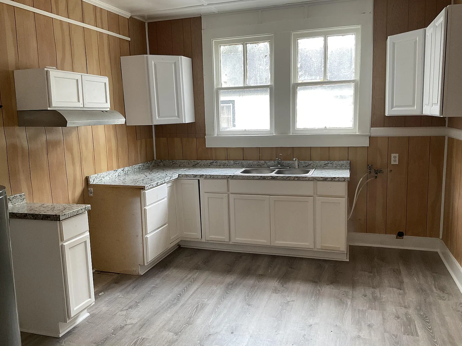4305 Byron Avenue - 1 — Photo 3