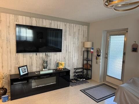 2nd image of 417 WINDSOR R