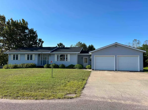 E9583 Prospect St, Munising, MI 49862