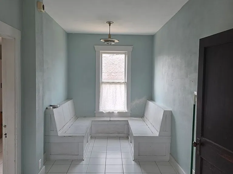 481 SW Cascade Ave — Photo 10