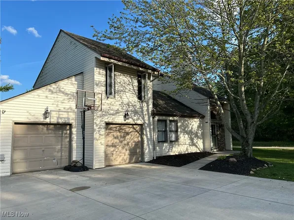 687 Rowelyn Ave, Sheffield Lake, OH 44054