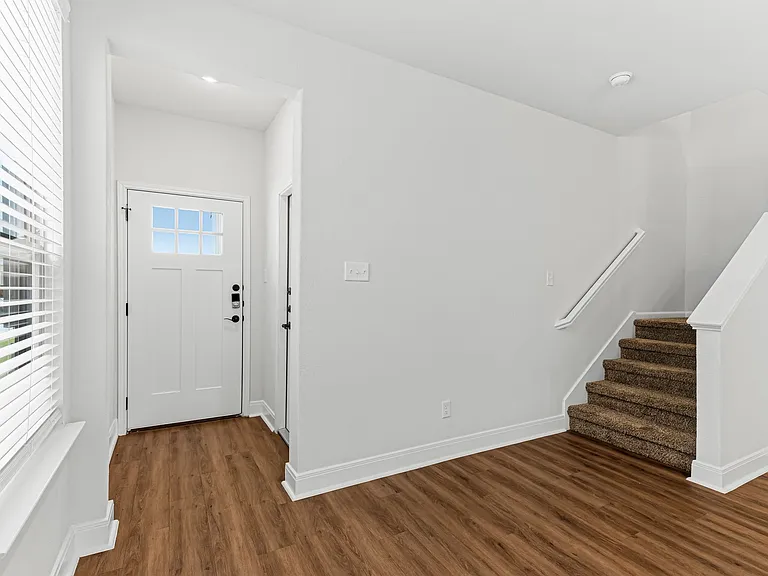 2503 Lynwood Bnd #101 — Photo 8