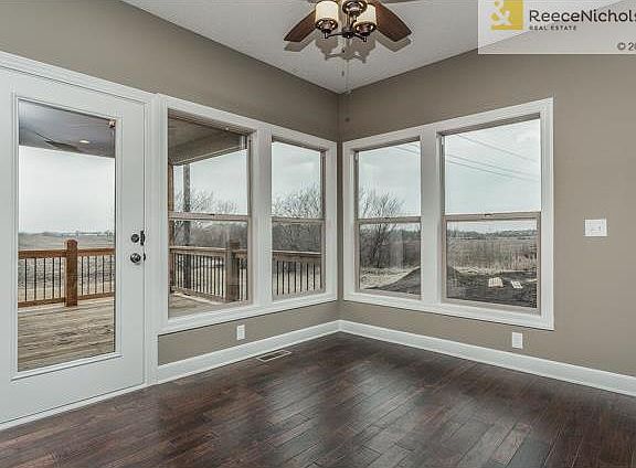 (Upgrade shown: Additional Breakfast Window, Covered Deck)