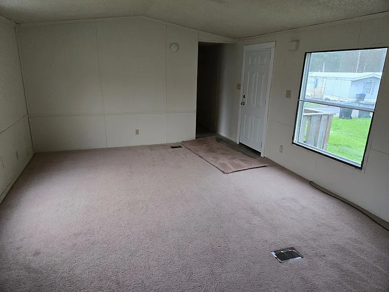 940 Nowlan Rd — Photo 7