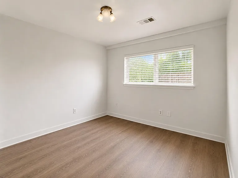 1401 Ball St — Photo 3