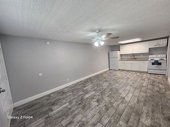 3rd image of 1400 Strawberry Pl #32