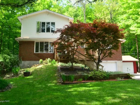 990 Arrowhead Dr, Pocono Lake, PA 18347