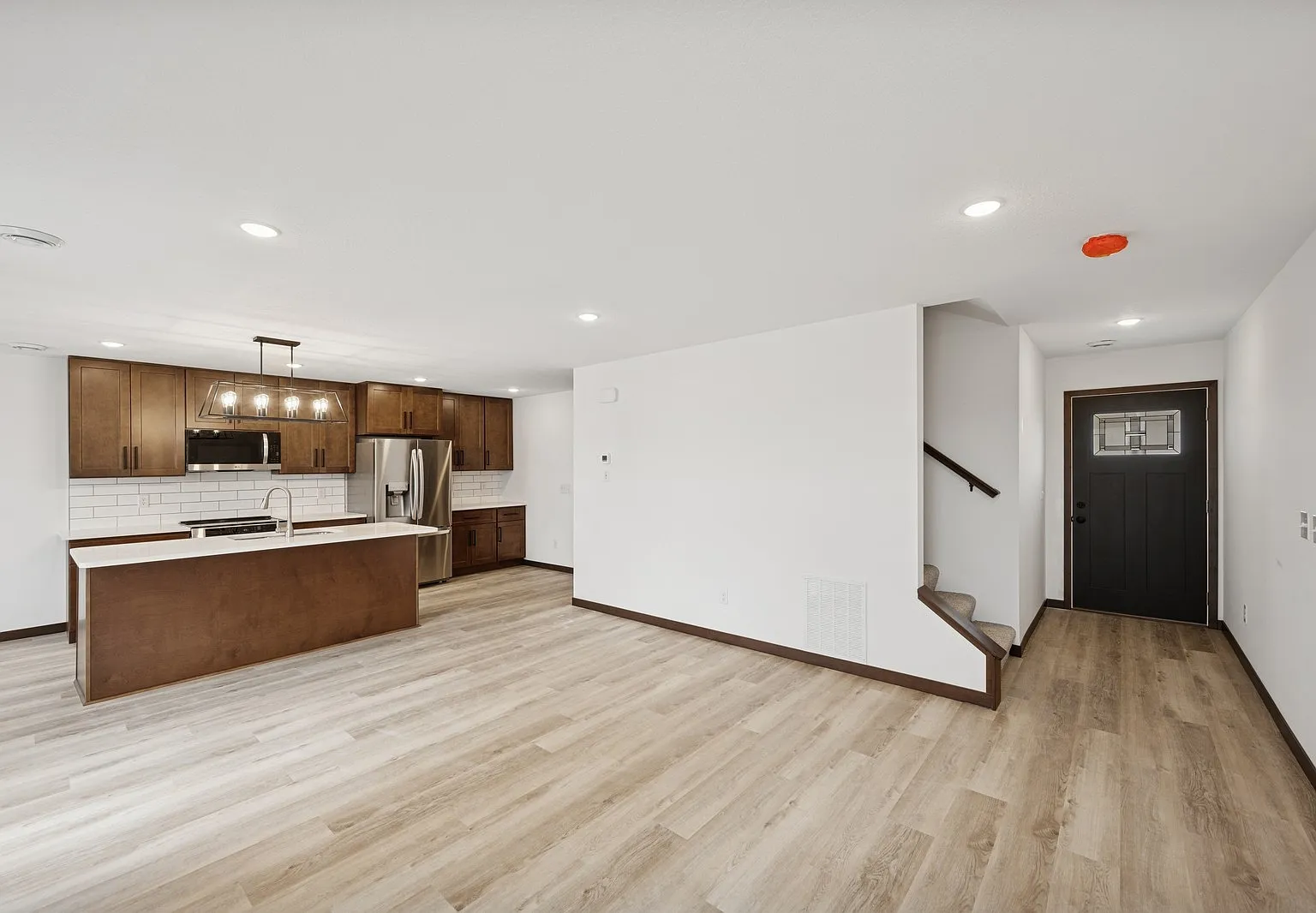 3 bed, 2.5 bath, 1676 sqft, $2,400 — Photo 4