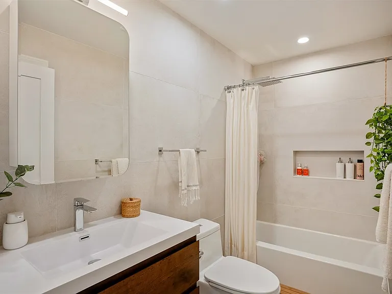 39 Cottage St #2 — Photo 17