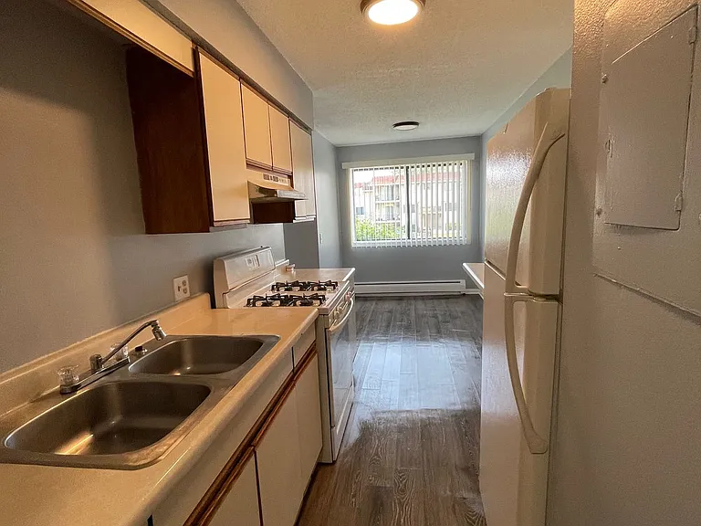 2200 Lewis Ave #203 — Photo 4