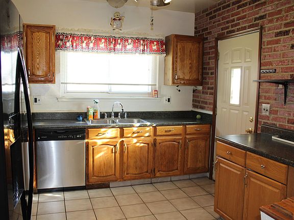 3rd image of 18295 Winwood Ave
