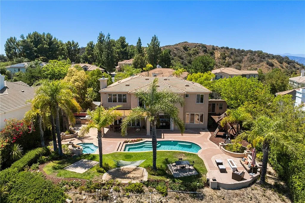 5 bed, 5.5 bath, 4068 sqft, $12,500 — Photo 1