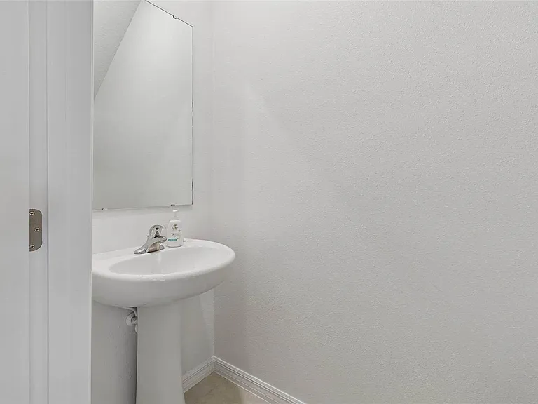 6076 Shiner St — Photo 9