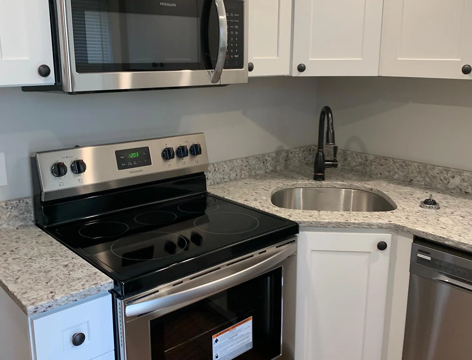 1 bed, 650 sqft, $1,600 — Photo 4