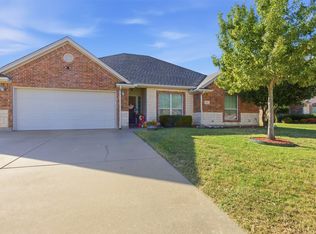 814 Chestnut Grove Dr, Cleburne, TX 76033