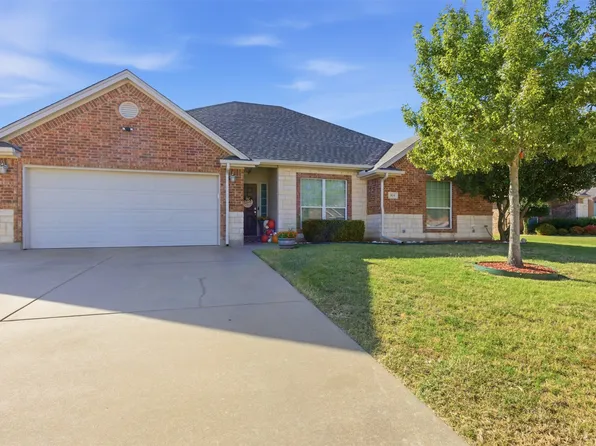 814 Chestnut Grove Dr, Cleburne, TX 76033