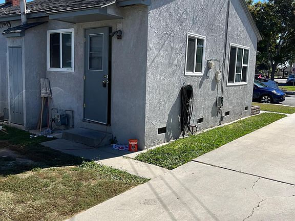 2nd image of 9421 Oak St