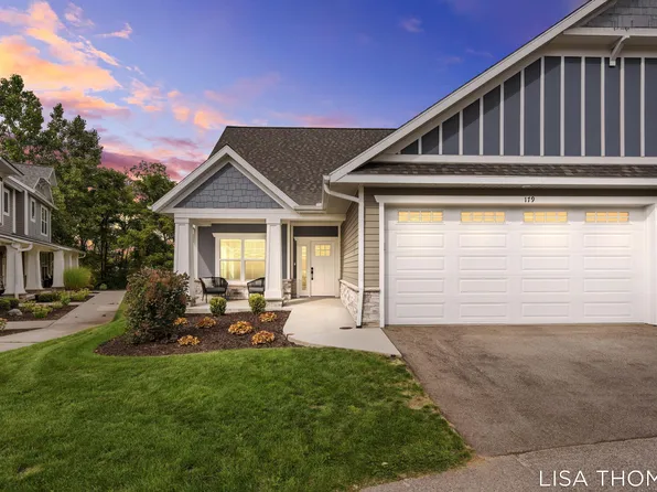 179 Tamarack Ln NE, Rockford, MI 49341