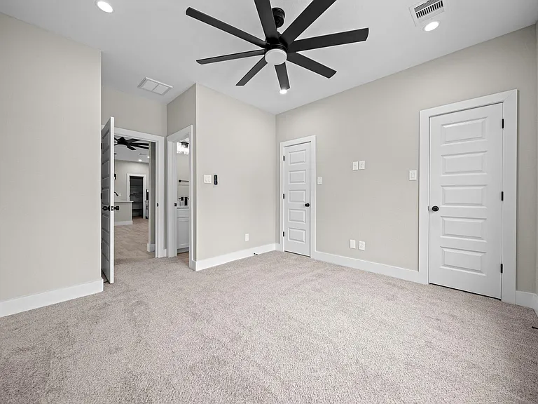 929 Green Meadow Ln #B — Photo 11