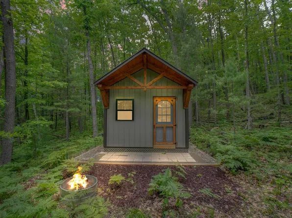 E Long Lake Rd, Cadillac, MI 49601