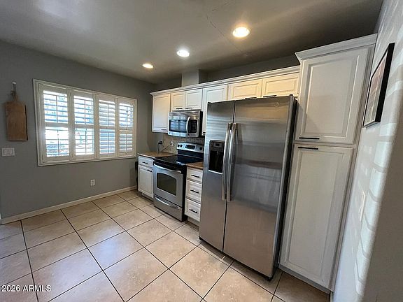 5th image of 1010 E Sheridan St