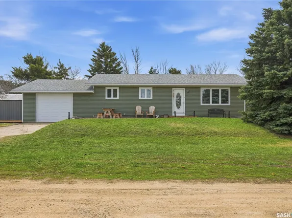 329 1st Avenue E, Mortlach, SK S0H 3E0