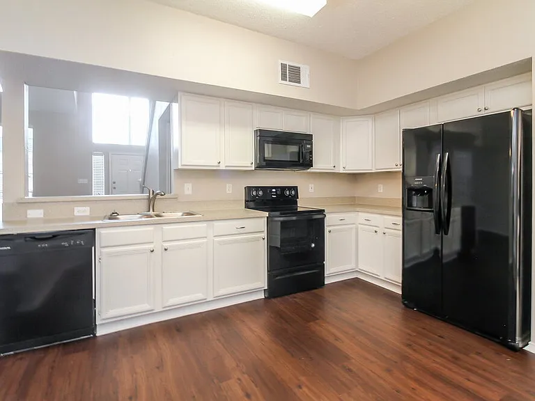 317 Pebblebrook Ln — Photo 5