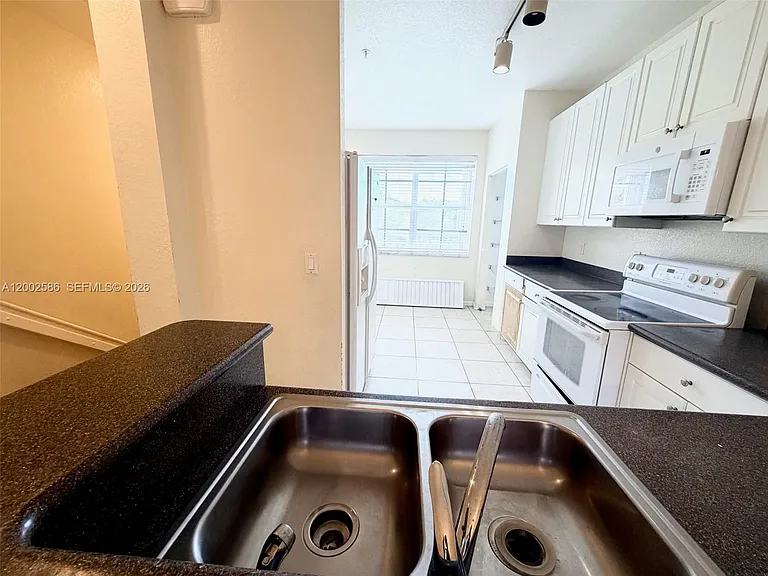 1751 NE 6th St #1207 — Photo 4