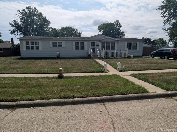 26037 S River Park Dr, Inkster, MI 48141