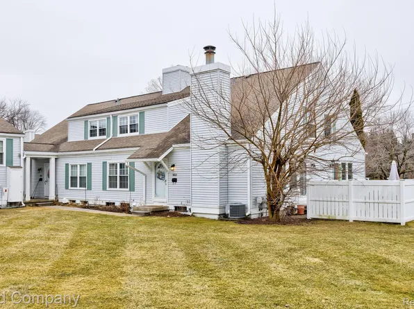 21208 E Glen Haven Cir, Northville, MI 48167