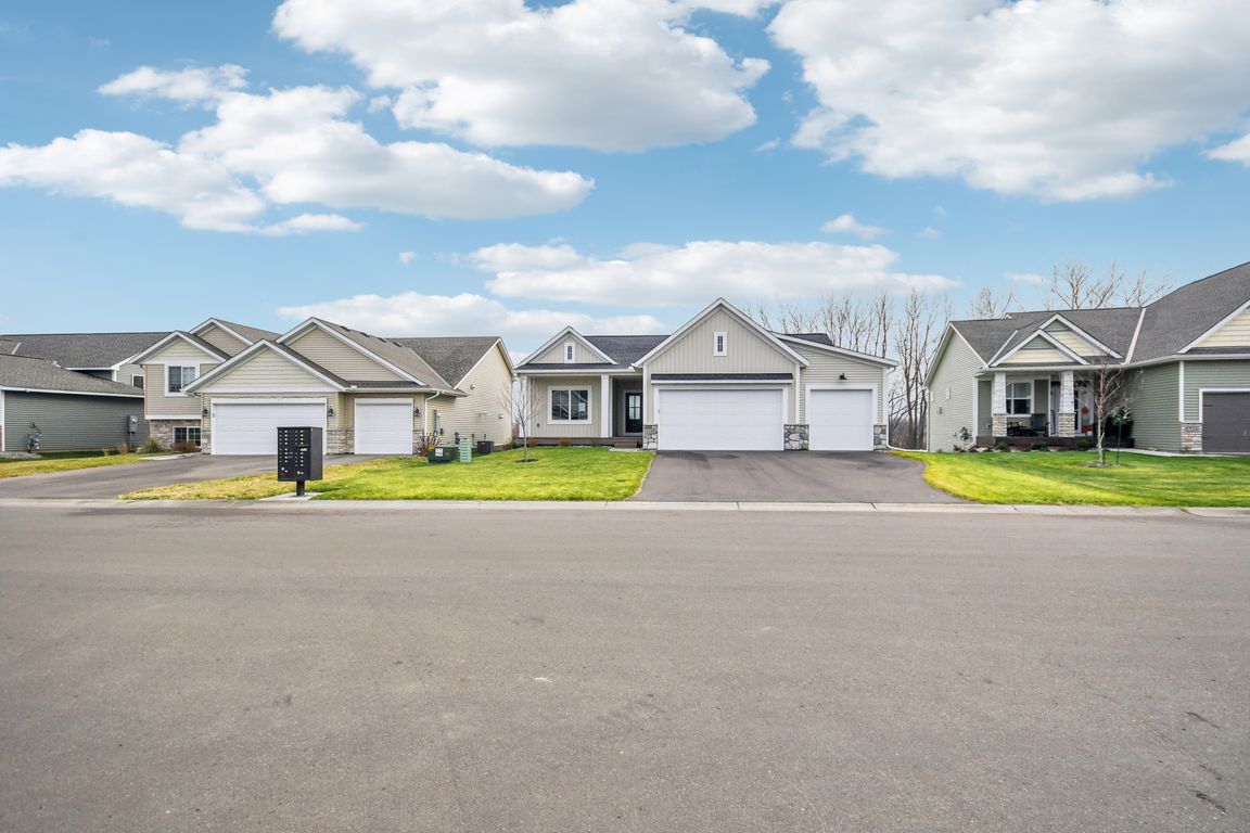 Spruce St-S2511-001.jpg