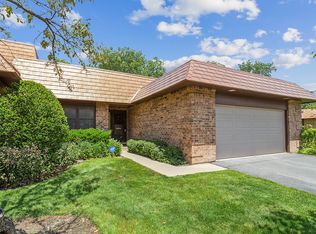 4010 Dundee Rd, Northbrook, IL 60062