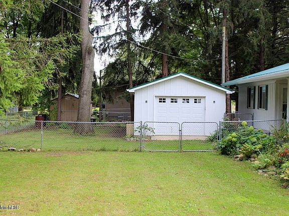 3rd image of 3087 Park Dr