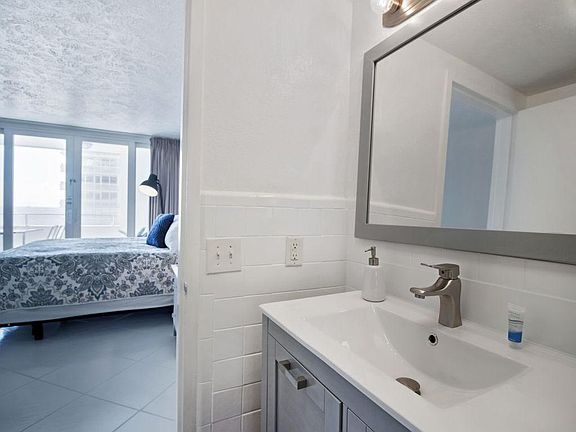 2nd image of 4040 Galt Ocean Dr #716