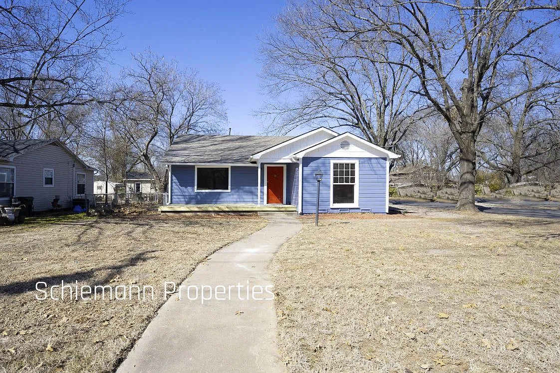 3 bed, 1408 sqft, $1,600 — Photo 1