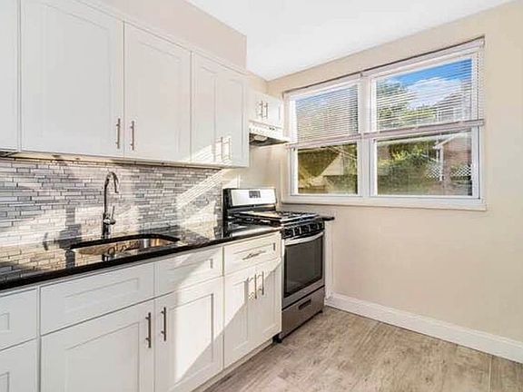 2nd image of 4315 Wickham Ave #2