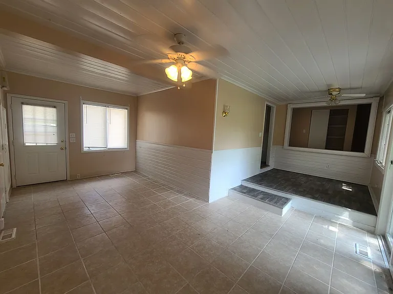 1509 N Main St — Photo 10