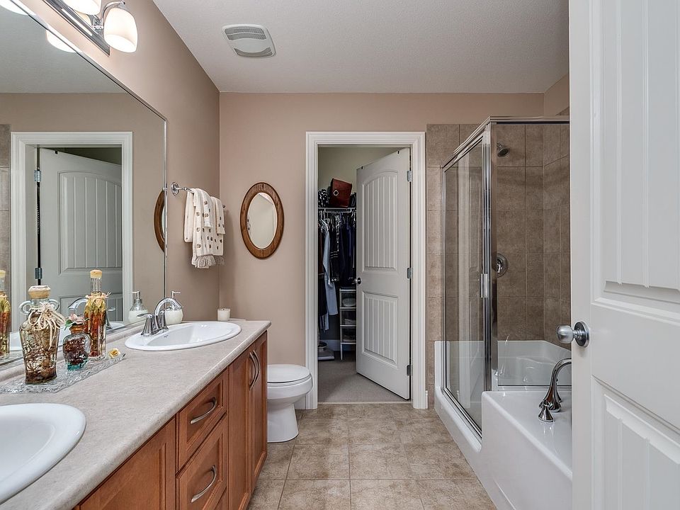 22150 Dewdney Trunk Rd Maple Ridge, BC, V2X3H6 Apartments for Rent