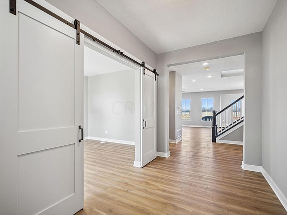 3rd image of 6894 Gelderland Dr