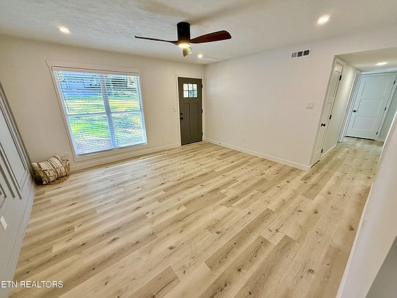 2nd image of 5613 Aloha Ave #3