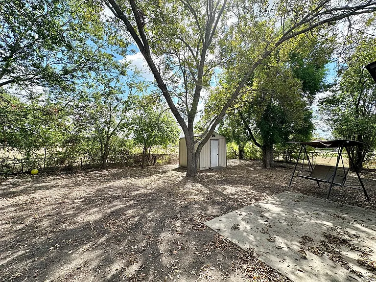 1410 Hammond Dr — Photo 23