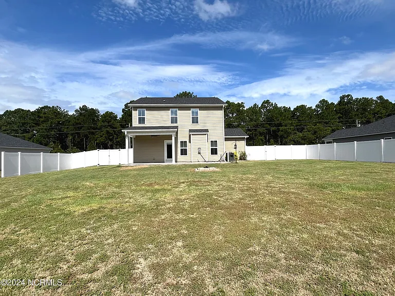 885 Carolina Rd — Photo 2