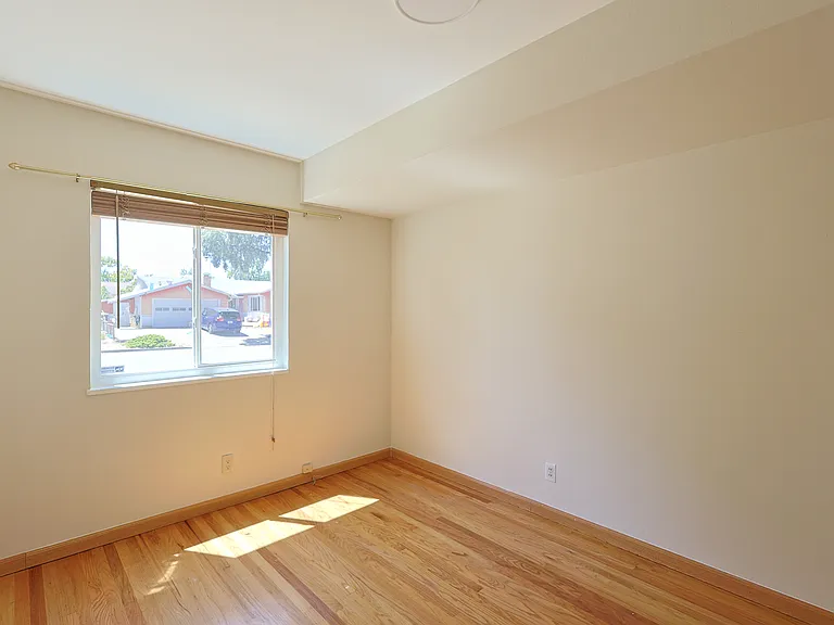 1672 Nightingale Ave — Photo 13